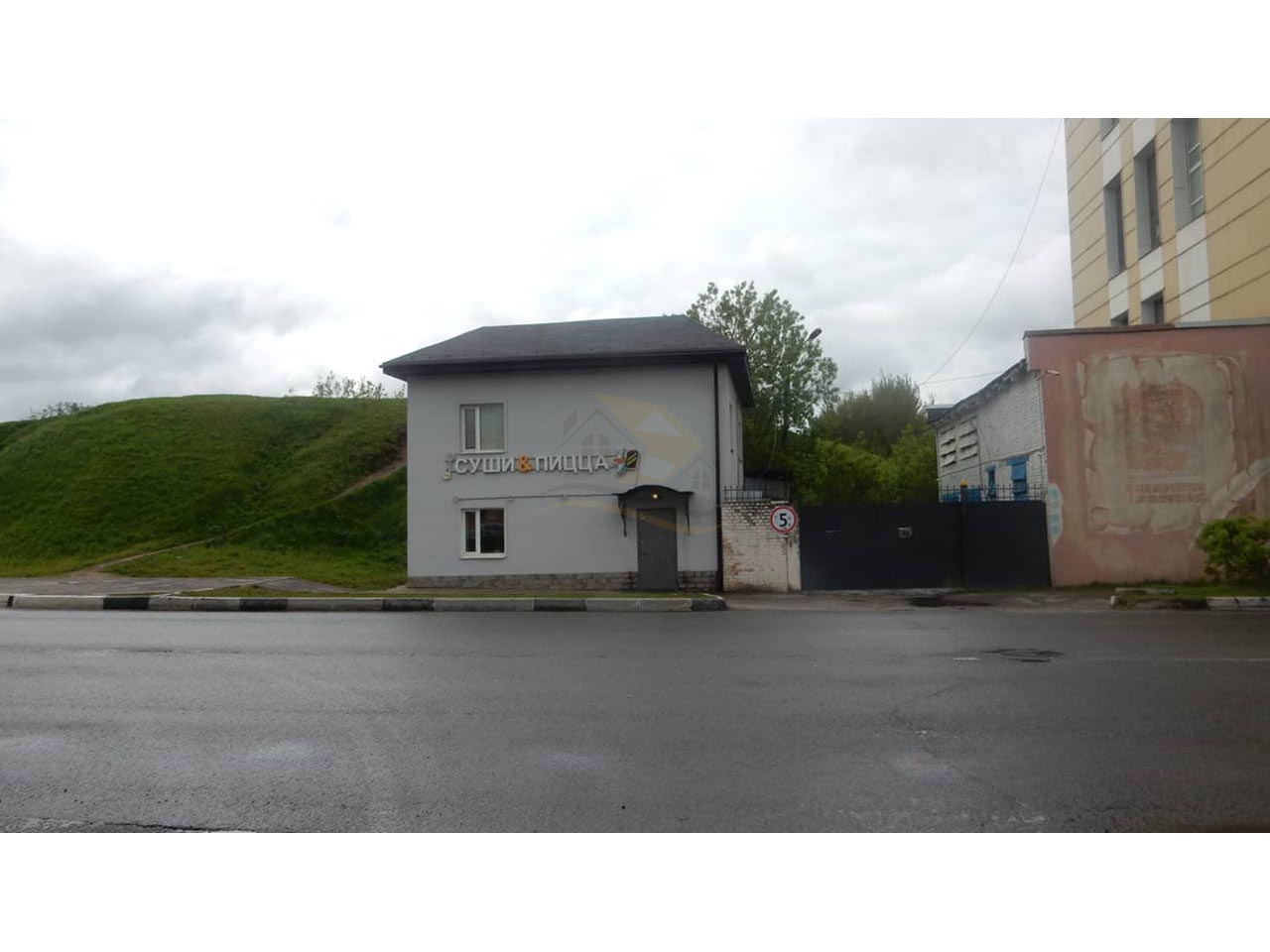 Сдается коммерческое помещение 99 м² с двумя входами и парковкой / 148500 руб. / КварталСити