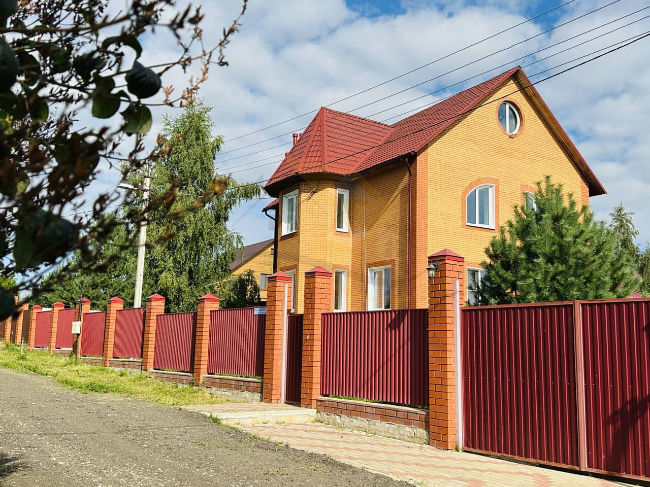 Дом 380 м² с участком 12,5 соток в Дмитровском районе – газ, электричество, удобная планировка! / 17100000 руб. / КварталСити