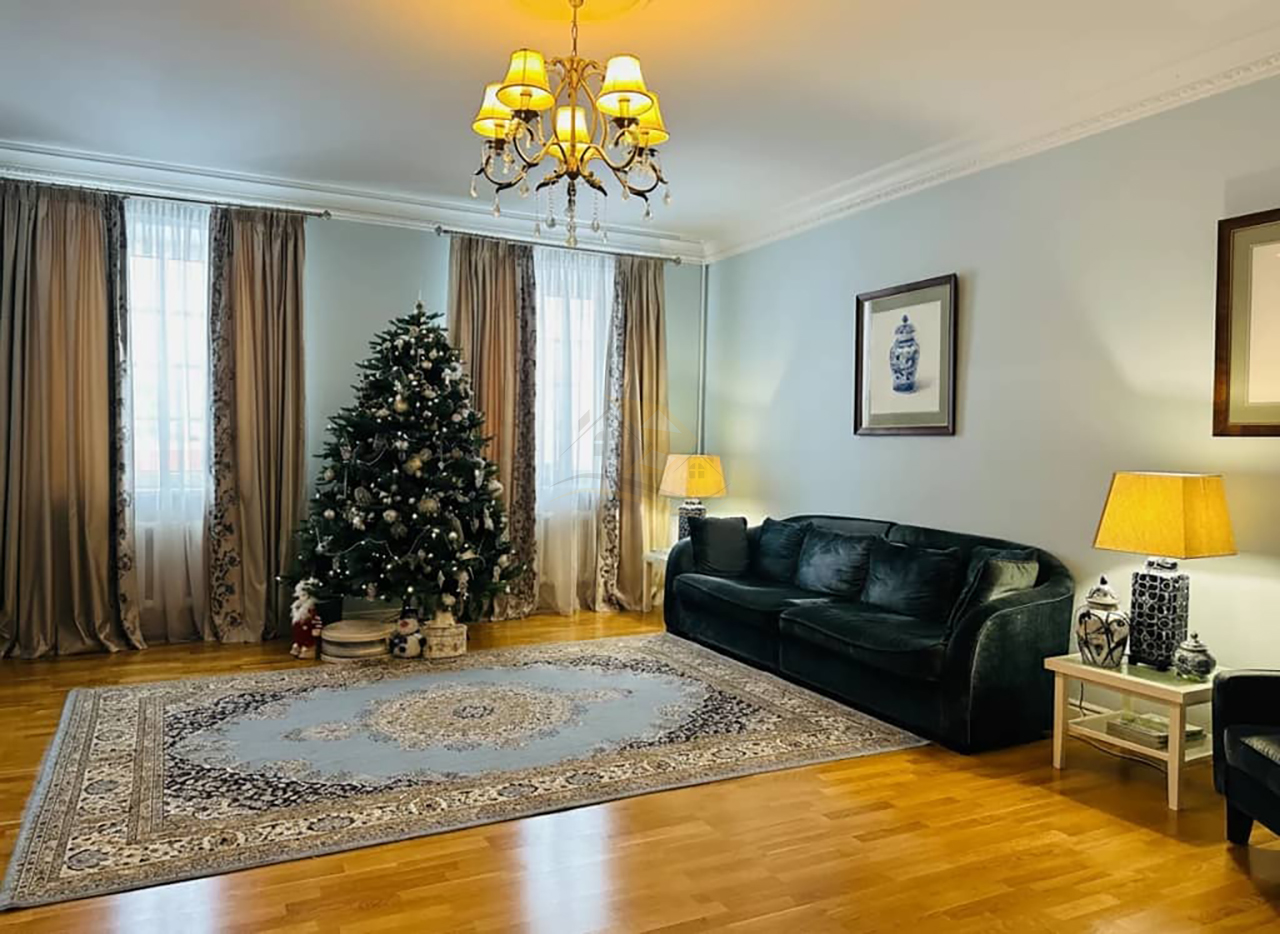 Дом 294 кв. м. на участке 16 соток в Дмитрове, улица Лермонтова. Московская область / 35000000 руб. / КварталСити