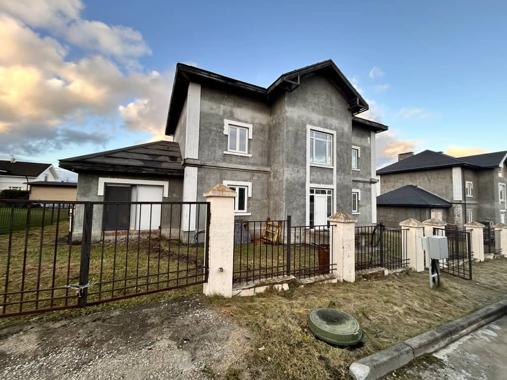 Москва и МО, Дмитровский муниципальный округ, посёлок Овсянниково, КП Эдельвейс, 10; Дом 381м² на участке 10 сот. 3 эт.