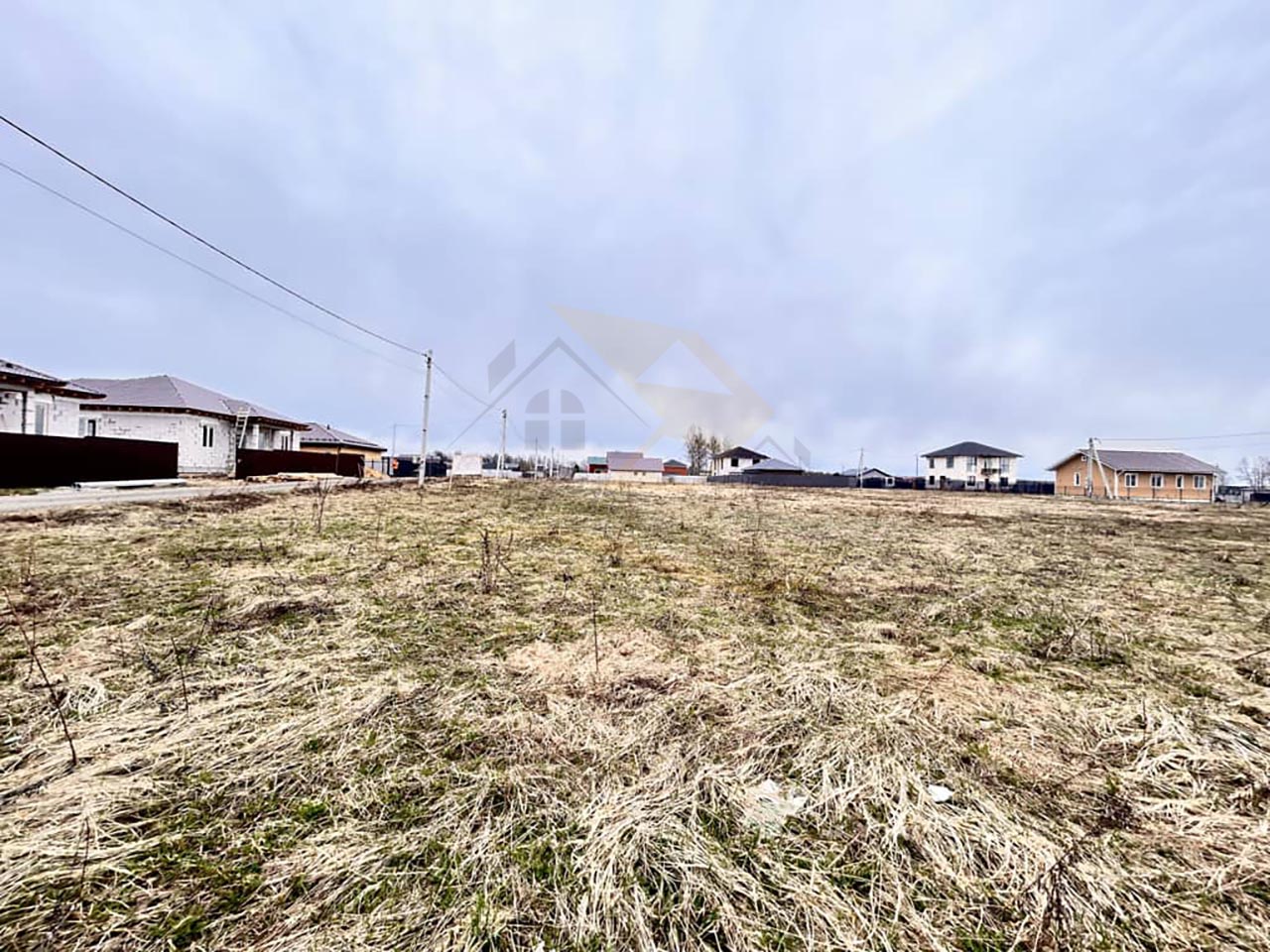 Ровный сухой участок 6,7 соток ИЖС с электричеством. 5 мин до водохранилища! / 1210000 руб. / КварталСити