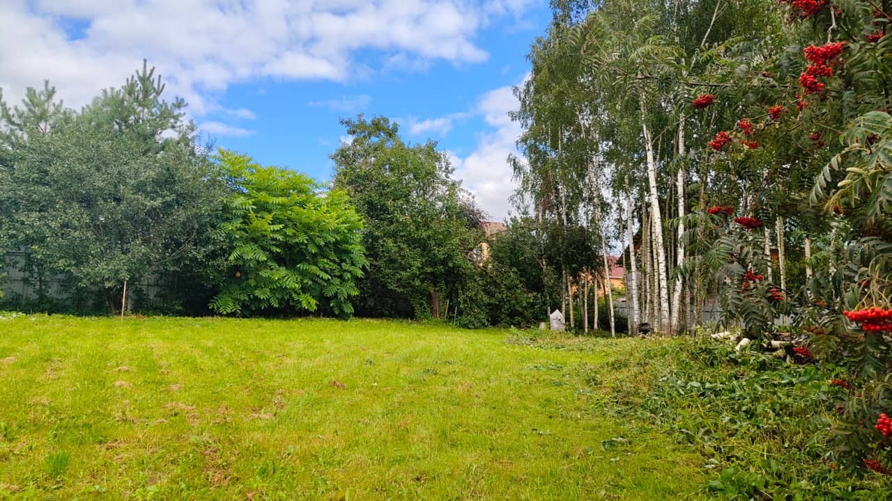 Москва и МО, Дмитровский муниципальный округ, село Внуково; Участок на участке 13 сот.