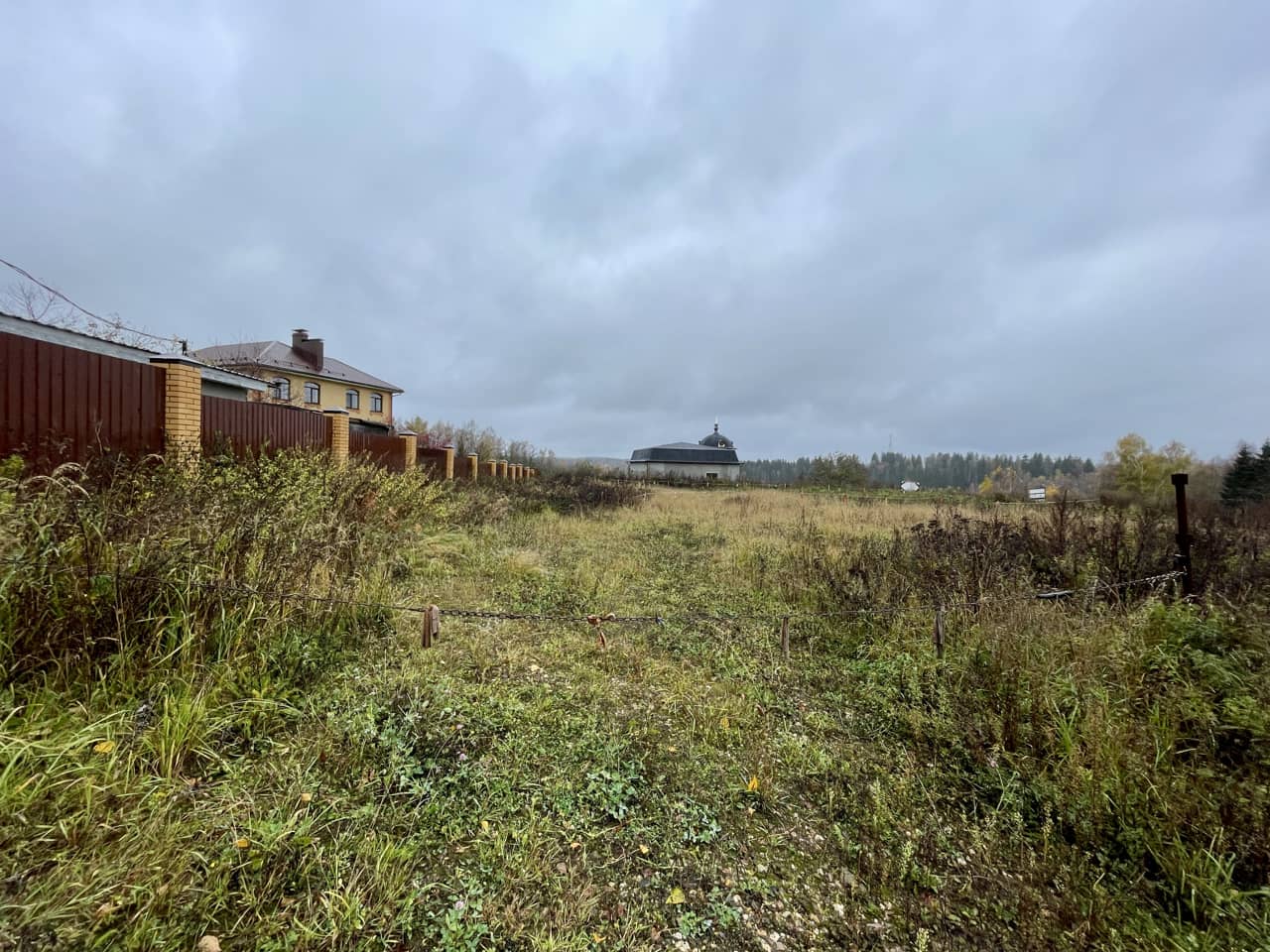 Москва и МО, Дмитровский муниципальный округ, деревня Новинки; Участок на участке 9 сот.