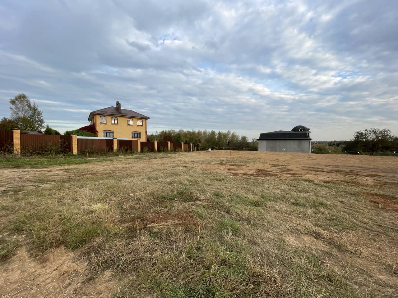 Москва и МО, Дмитровский муниципальный округ, деревня Новинки; Участок на участке 19 сот.